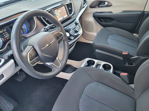 Used 2024 Chrysler Voyager LX FWD image 19