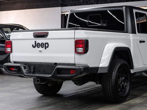Used 2020 Jeep Gladiator Overland w/ LED Lighting Group AWD/4WD image 11