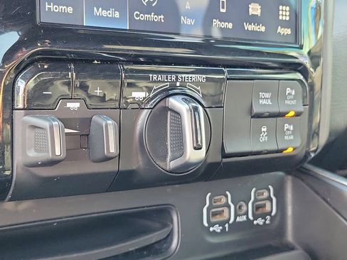 Used 2023 RAM 1500 Laramie AWD/4WD image 39