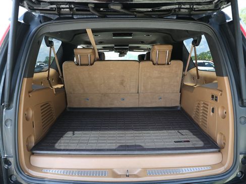 Used 2017 Cadillac Escalade ESV Platinum RWD image 25