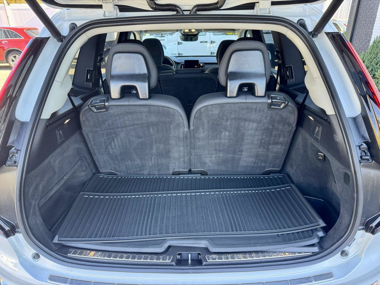Used 2025 Volvo XC90 B6 Plus w/ Protection Package Premier AWD/4WD image 18