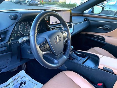 Used 2024 Lexus ES 300h w/ Premium Package image 18