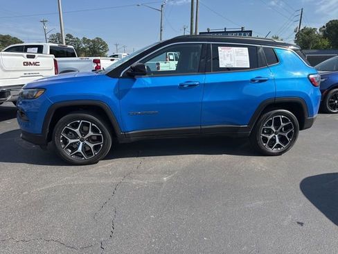 Used 2025 Jeep Compass Limited image 2
