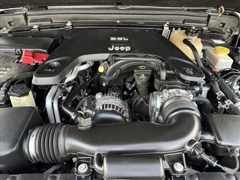 Used 2018 Jeep Wrangler Unlimited Sahara image 21