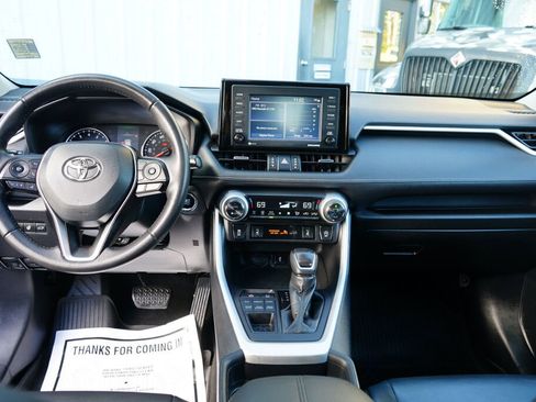 Used 2021 Toyota RAV4 XLE Premium image 12