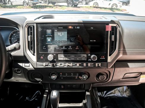 Used 2025 Nissan Frontier SV image 28