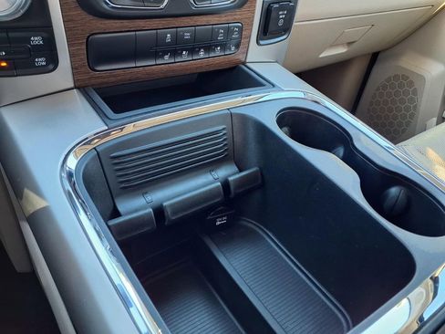 Used 2017 RAM 1500 Laramie w/ Convenience Group image 28