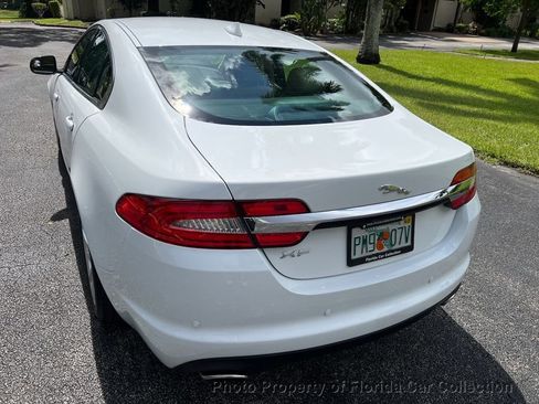 Used 2013 Jaguar XF image 17
