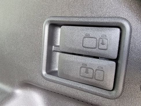 Used 2022 Chevrolet Equinox RS w/ RS Leather Package image 51