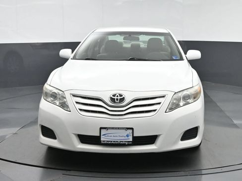 Used 2011 Toyota Camry LE FWD image 2