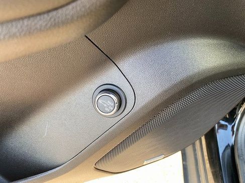 Used 2023 GMC Acadia SLT w/ Technology Package image 21