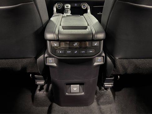 Used 2025 Toyota Grand Highlander AWD image 16