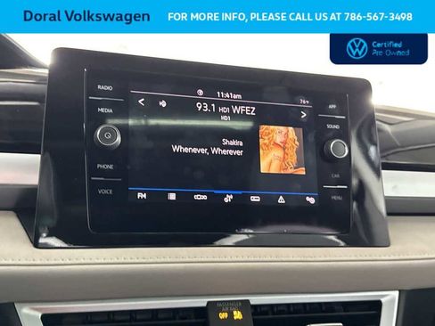 Used 2025 Volkswagen Taos SE FWD image 18