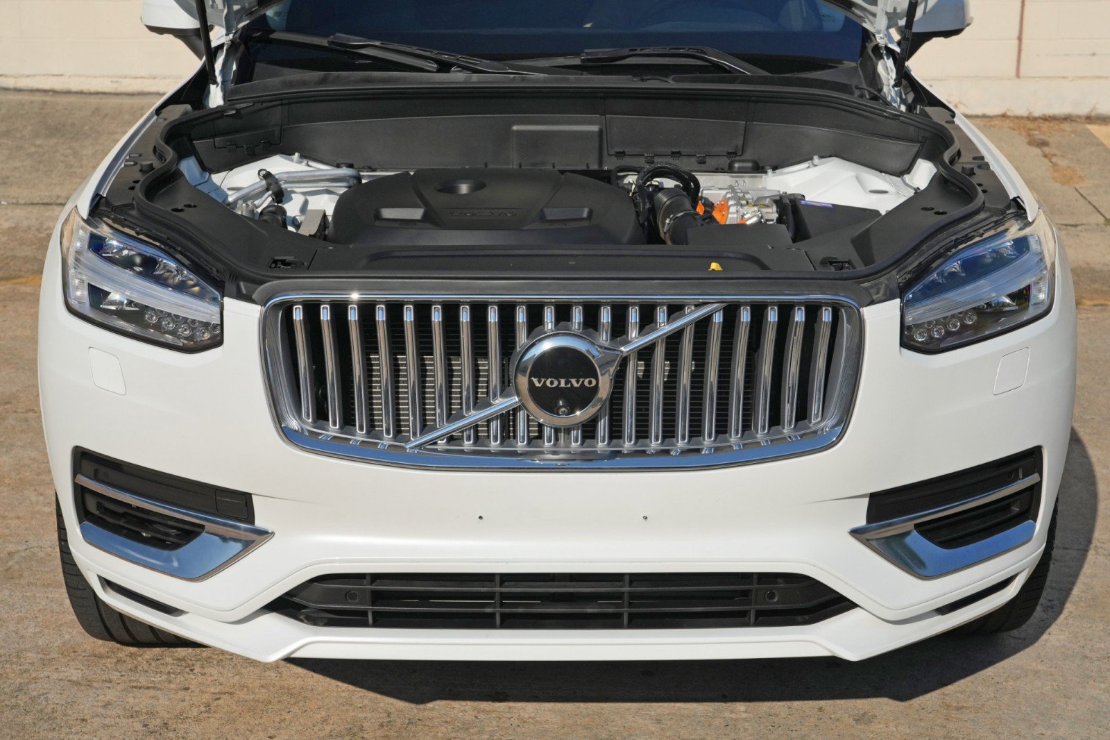 Used 2024 Volvo XC90 T8 Plus w/ Protection Package Premier AWD/4WD image 8