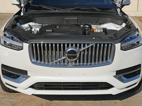 Used 2024 Volvo XC90 T8 Plus w/ Protection Package Premier AWD/4WD image 8