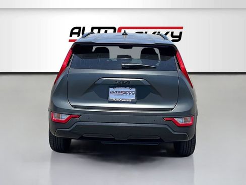 Used 2023 Kia Niro EX FWD image 34