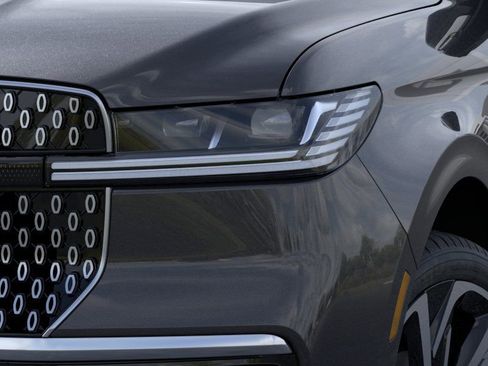 New 2026 Lincoln Navigator Reserve AWD/4WD image 18