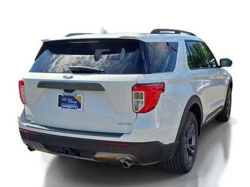 Certified 2023 Ford Explorer XLT w/ Equipment Group 202A AWD/4WD image 4
