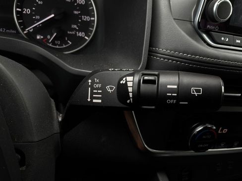 Used 2025 Nissan Rogue SV FWD image 36