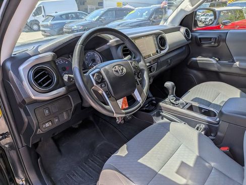 Used 2022 Toyota Tacoma SR5 AWD/4WD image 12