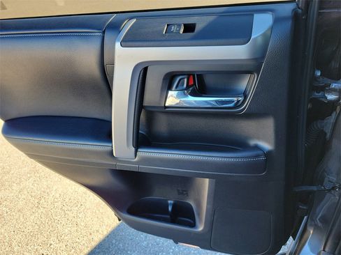 Used 2018 Toyota 4Runner SR5 image 12