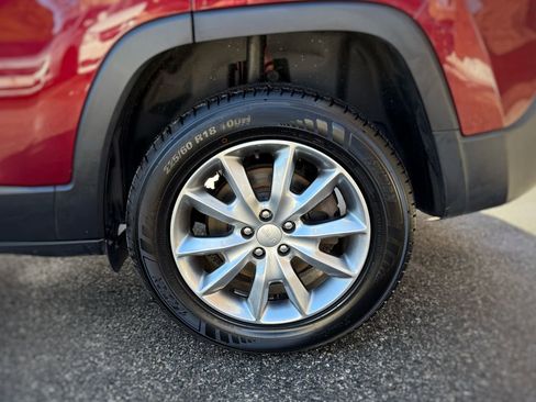 Used 2018 Jeep Cherokee Limited image 8