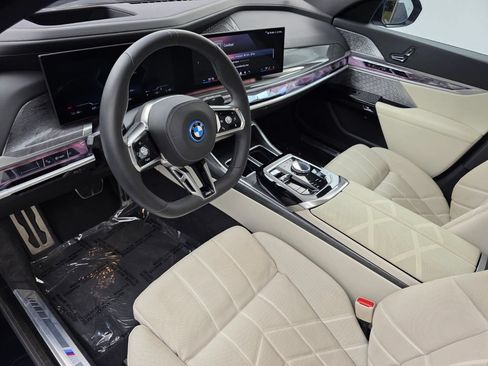 Used 2023 BMW i7 xDrive60 w/ Parking Assistance Package AWD/4WD image 10