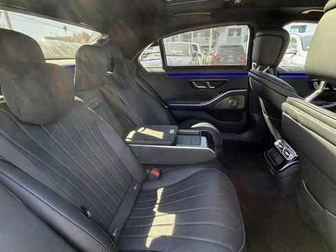 Used 2022 Mercedes-Benz S 580 4MATIC Sedan w/ AMG Line Package image 22