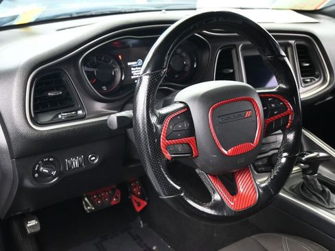 Used 2022 Dodge Challenger SXT w/ Driver Convenience Group RWD image 15