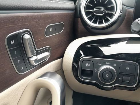 Used 2023 Mercedes-Benz CLA 250 4MATIC w/ Premium Package image 6