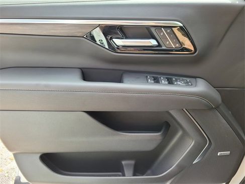 New 2025 Chevrolet Suburban Premier image 21