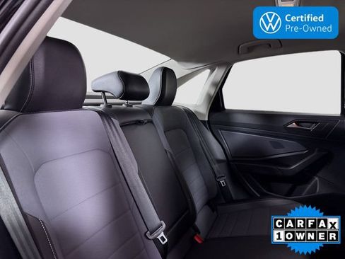 Used 2025 Volkswagen Jetta SE FWD image 26