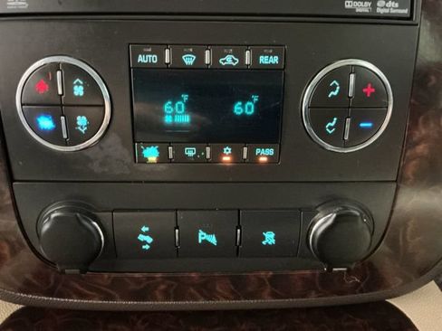 Used 2011 GMC Yukon XL Denali AWD/4WD image 17