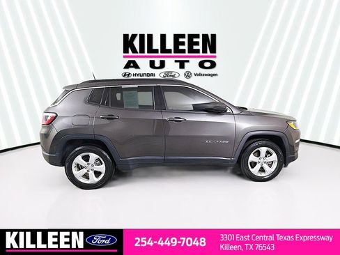 Used 2018 Jeep Compass Latitude w/ Cold Weather Group image 9