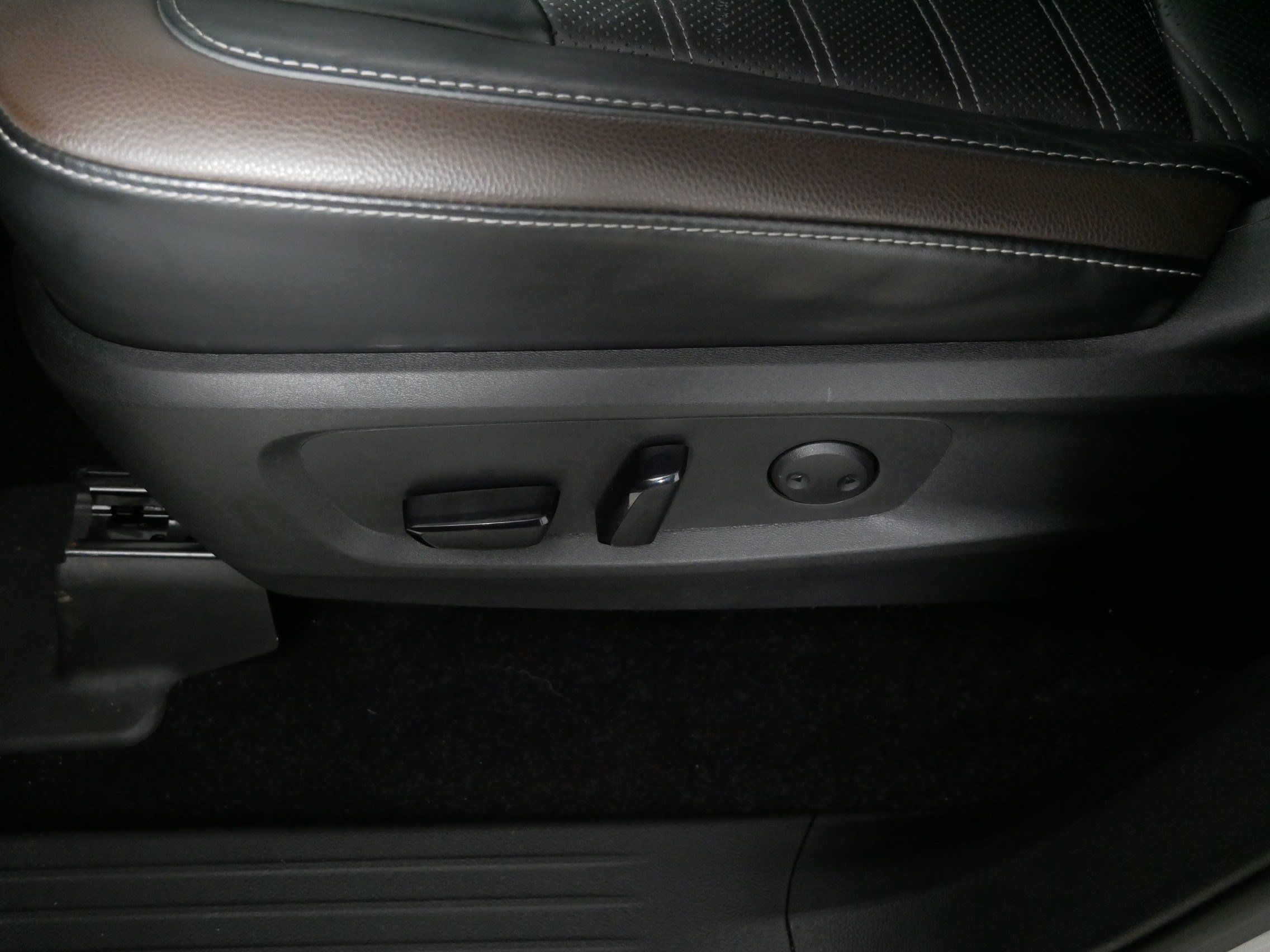 Used 2022 Nissan Pathfinder Platinum w/ Cargo Package AWD/4WD image 20