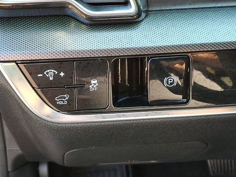 Used 2025 Kia Sportage SX image 31