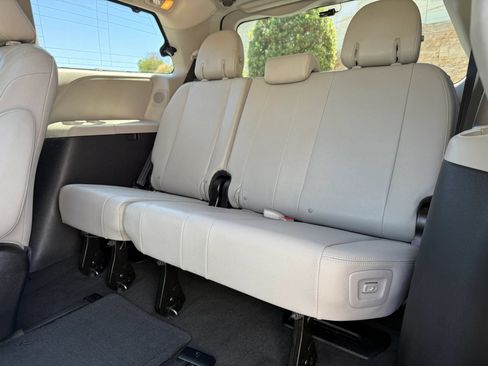 Used 2015 Toyota Sienna Limited FWD image 21
