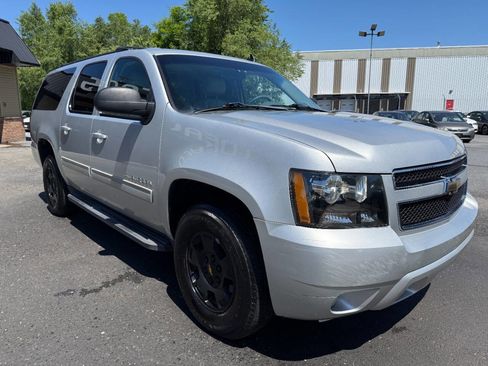Used 2010 Chevrolet Suburban LT AWD/4WD image 3