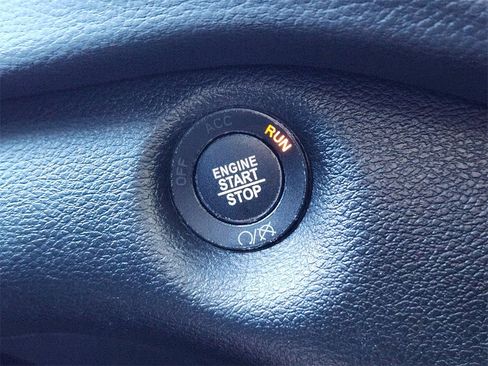 Used 2023 Jeep Cherokee Trailhawk image 22