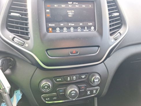 Used 2019 Jeep Cherokee Latitude w/ Popular Appearance Group image 28