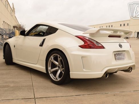 Used 2009 Nissan 370Z NISMO image 7