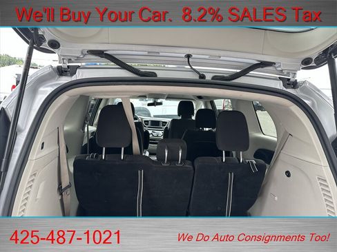 Used 2022 Chrysler Voyager LX FWD image 10