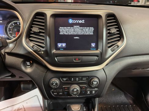 Used 2016 Jeep Cherokee Limited AWD/4WD image 21