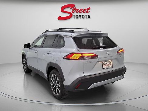 Certified 2023 Toyota Corolla Cross XLE w/ Convenience Package FWD image 2