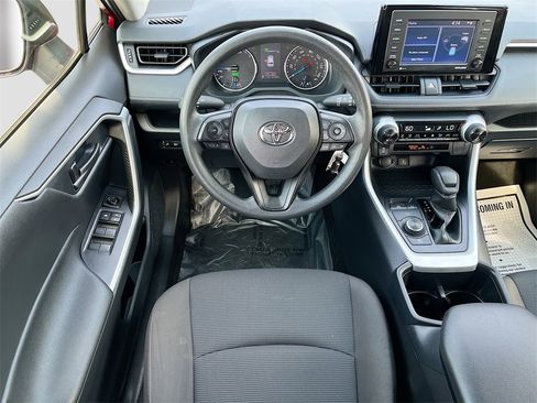 Used 2022 Toyota RAV4 LE image 20