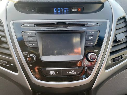 Used 2015 Hyundai Elantra SE w/ Option Group 02 FWD image 16