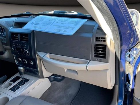 Used 2010 Jeep Liberty Sport image 15