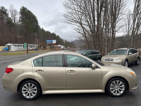 Used 2010 Subaru Legacy 3.6R Premium image 6