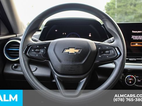 Used 2025 Chevrolet Trax LT FWD image 24