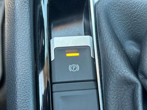 Certified 2023 Volkswagen Taos SE image 37